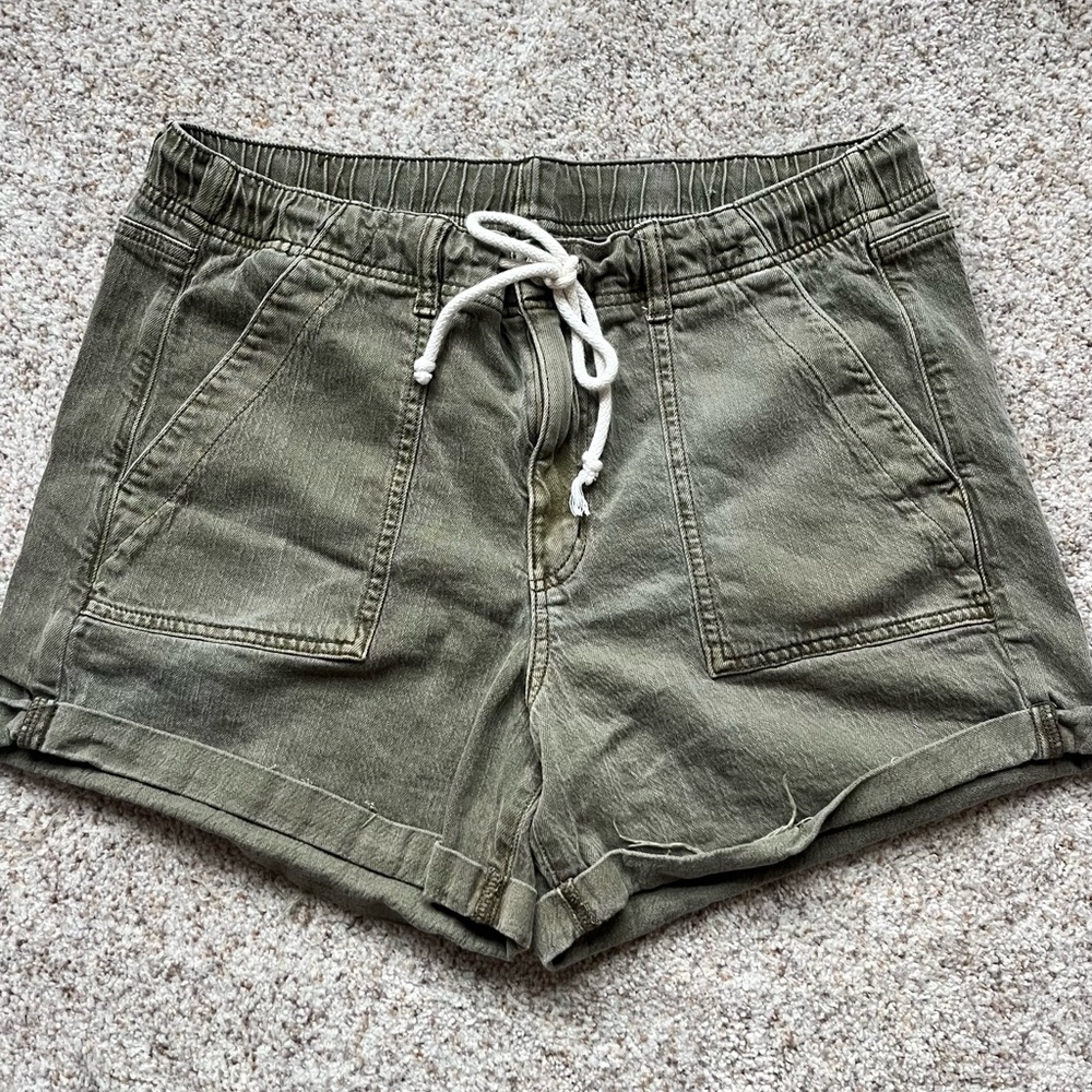 AMERICAN EAGLE Size 16 Women’s Green Stretch Tie Shorts